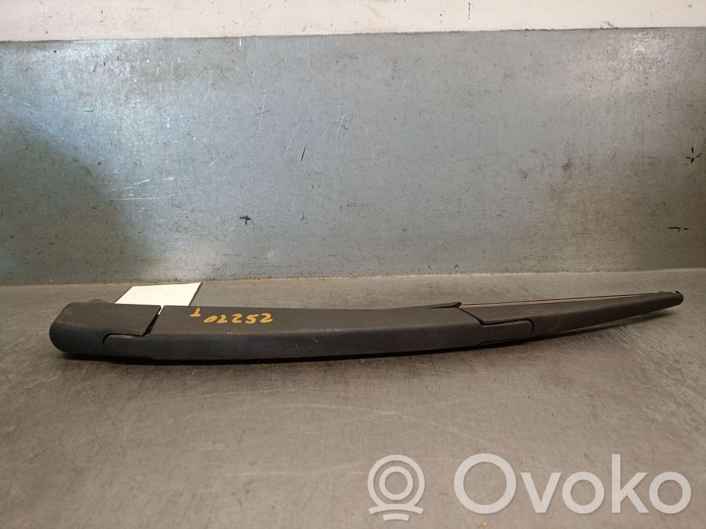 Opel Mokka X Rear wiper blade arm 