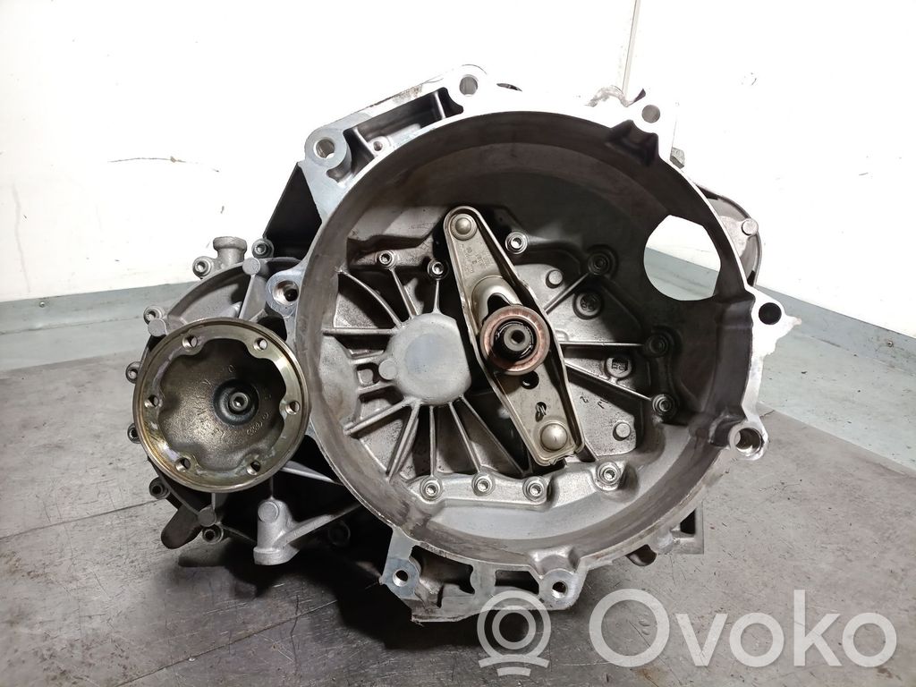 Volkswagen Golf SportWagen Cutie viteze manuală cu 5 trepte 