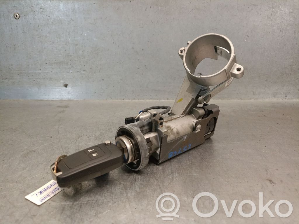 Opel Corsa E Užvedimo spynelė 