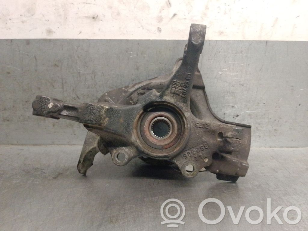 Opel Corsa D Zwrotnica koła przedniego 