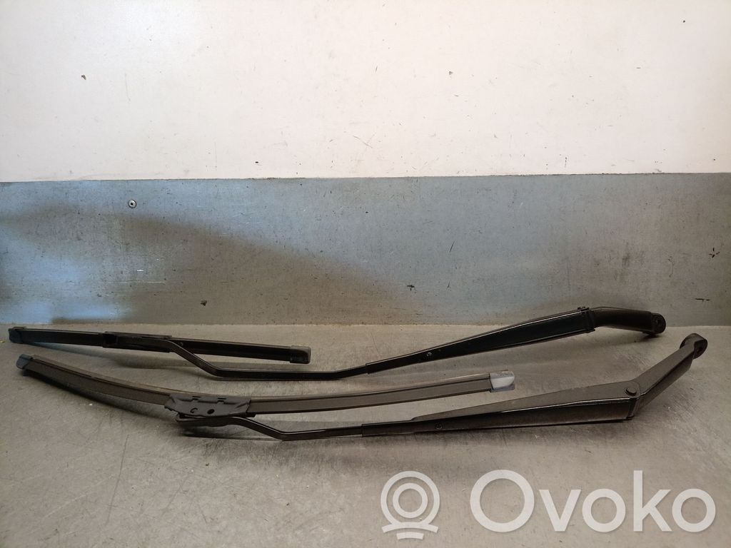 Chevrolet Aveo Front wiper blade arm 