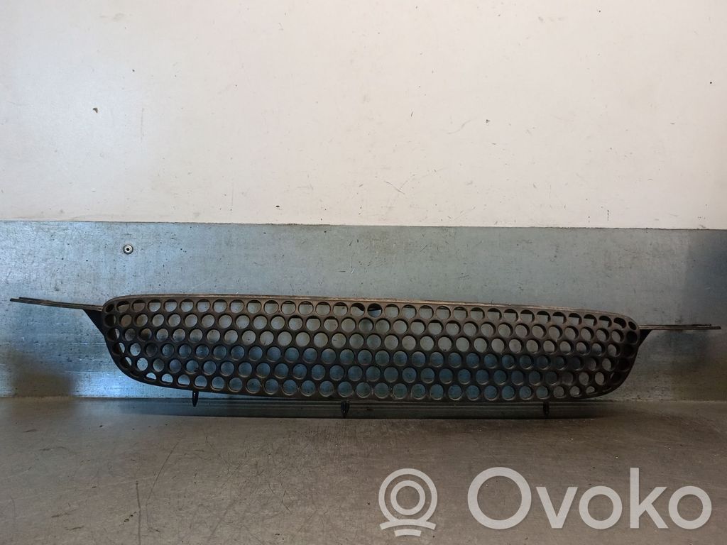 Toyota Corolla E110 Etusäleikkö 