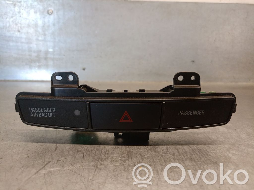 Mitsubishi Lancer X Hätävilkkujen kytkin 
