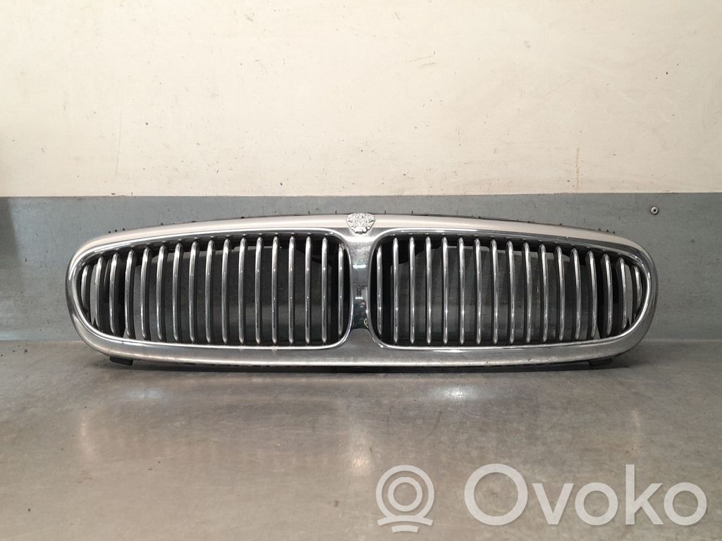 Jaguar X-Type Etusäleikkö 