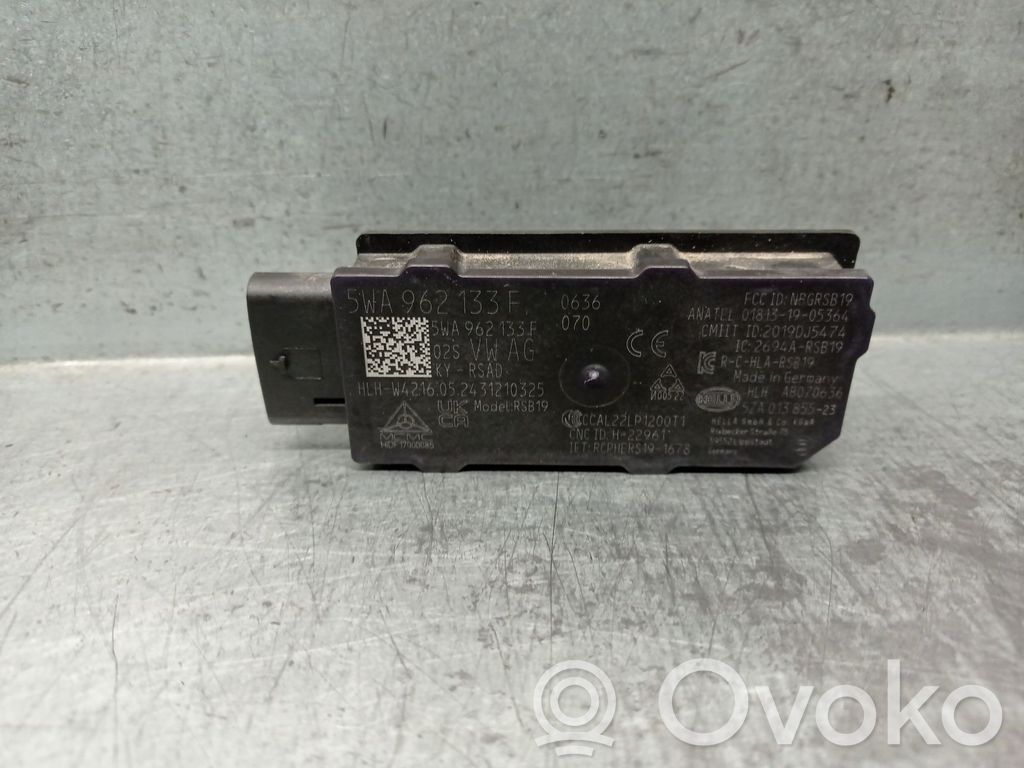 Radion antenni   5WA962133F,5ZA01385523HELLA