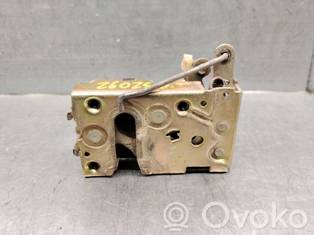 Peugeot 205 Zamek drzwi przednich 