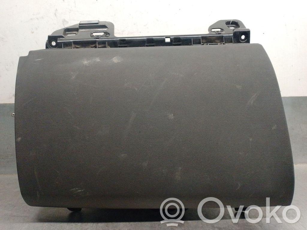 Volvo XC90 Hansikaslokero