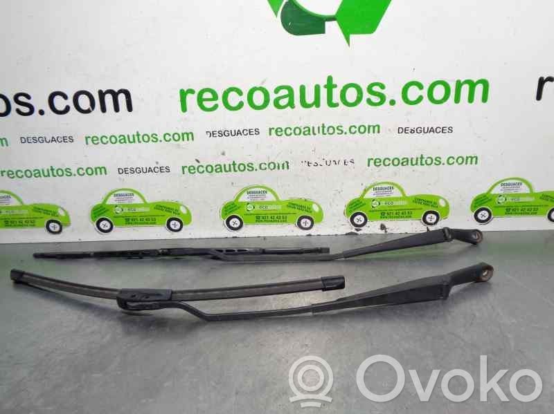 Volkswagen Passat Alltrack Brazo del limpiaparabrisas delantero