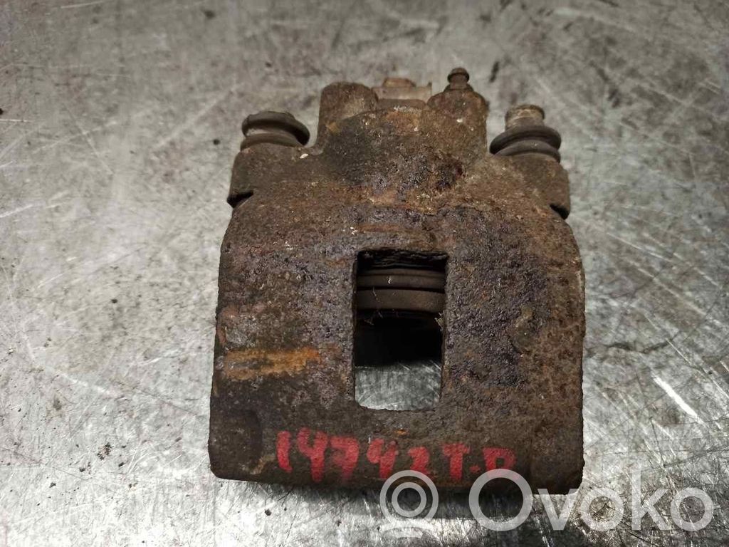 Jeep Grand Cherokee (WK) Jarrusatulan tyynyn pidike takana