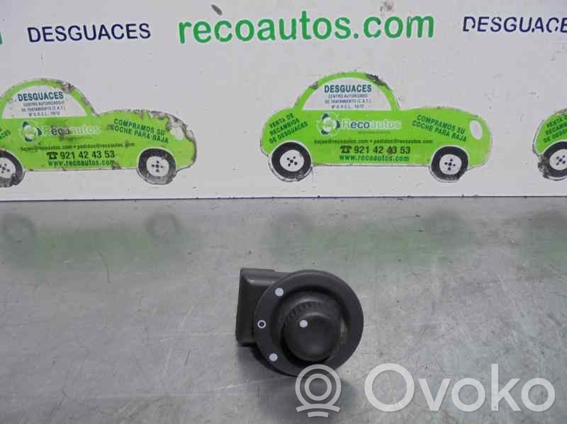 Renault Clio II Sivupeilin kytkin 