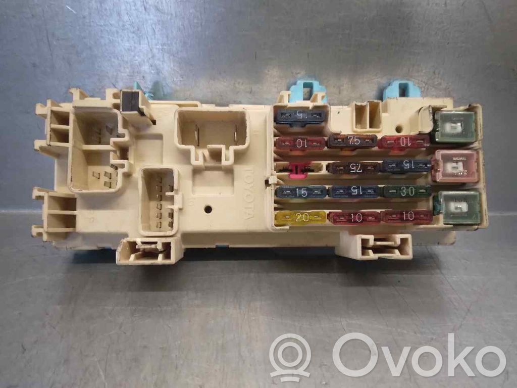 Toyota Carina T210 Juego de caja de fusibles 