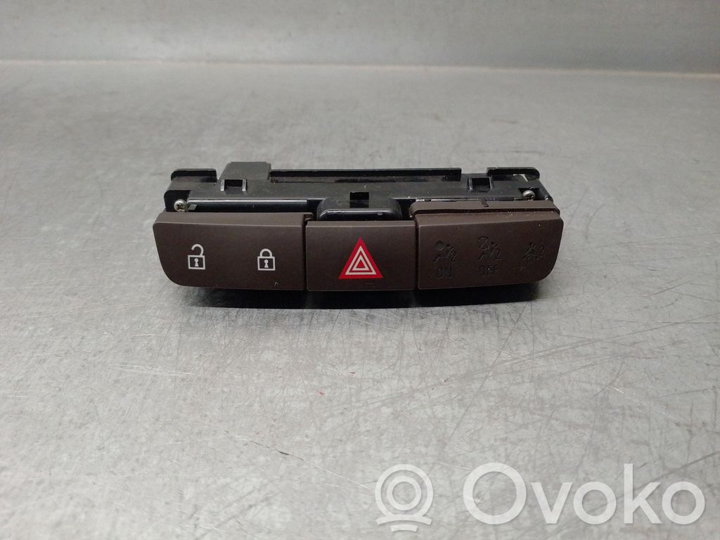 Opel Insignia A Hätävilkkujen kytkin 