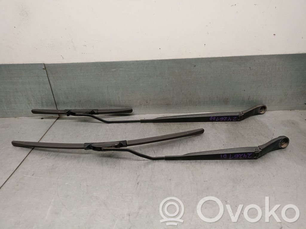 Nissan Note (E11) Wischerarm vorne