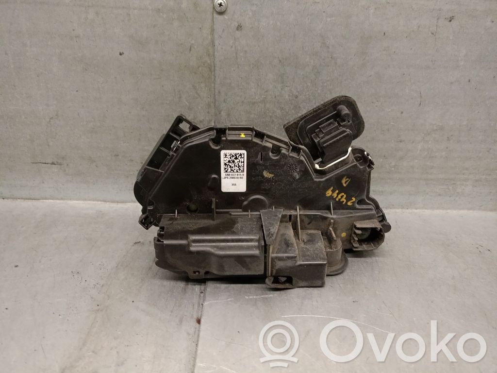 Volkswagen Passat Alltrack Front door lock 
