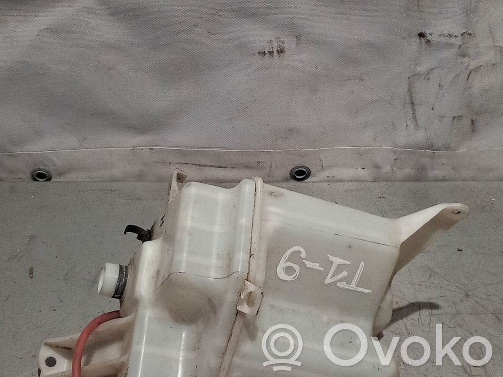Toyota RAV 4 (XA30) Headlight washer spray nozzle 
