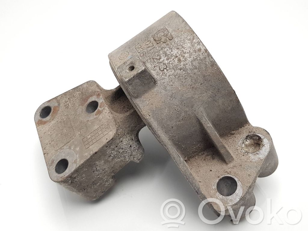 Citroen Nemo Engine mount bracket 