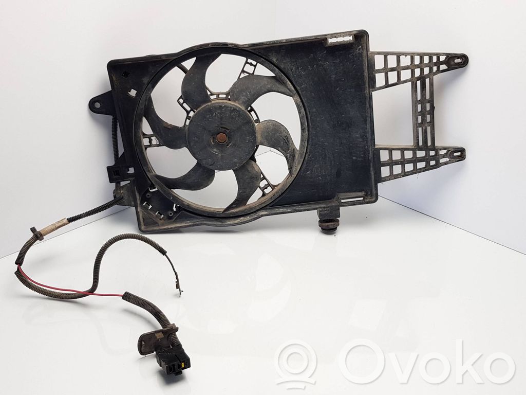 Fiat Punto (188) Elektryczny wentylator chłodnicy 
