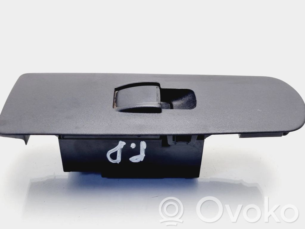 Mitsubishi Colt Electric window control switch 