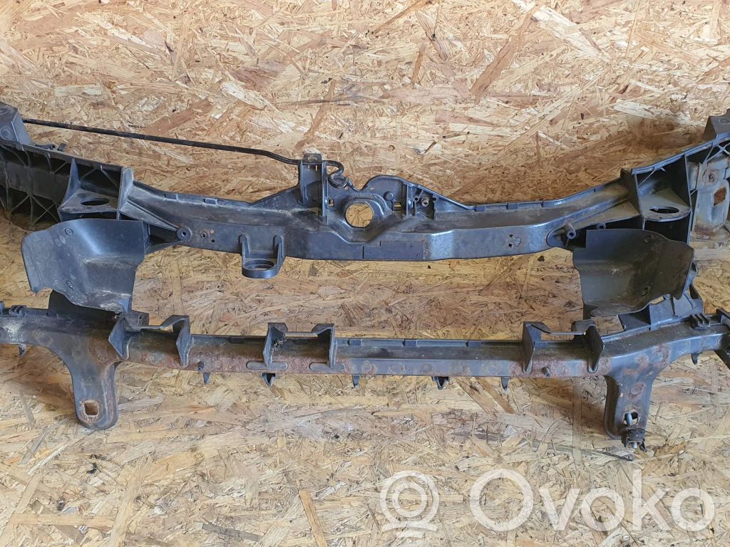 Ford Focus C-MAX Radiatorių panelė 