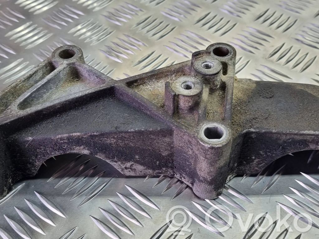 Opel Movano A Engine mounting bracket 