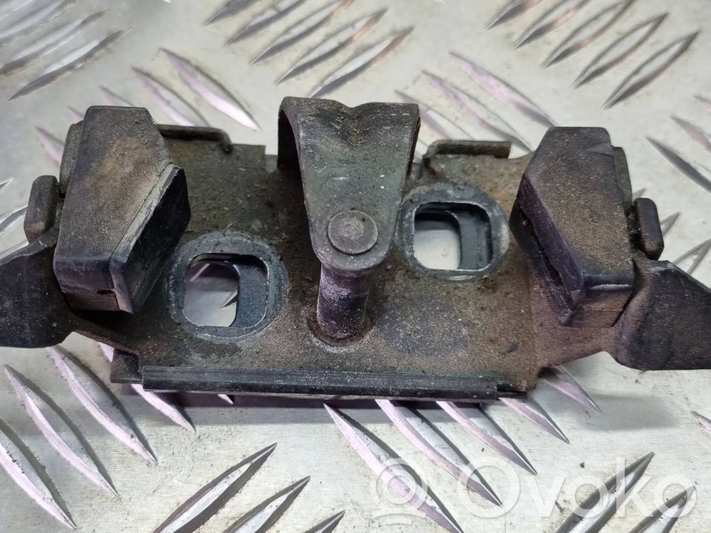 Volvo S70  V70  V70 XC Trunk lock loop 