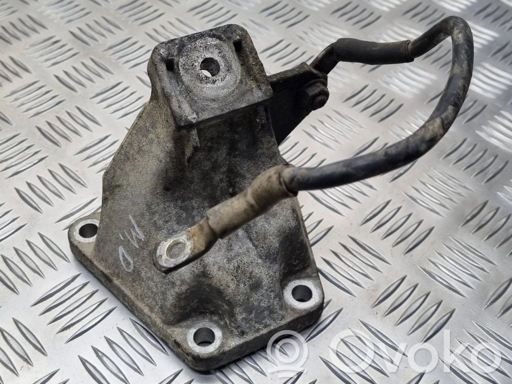 Engine mounting bracket   4B0199308E