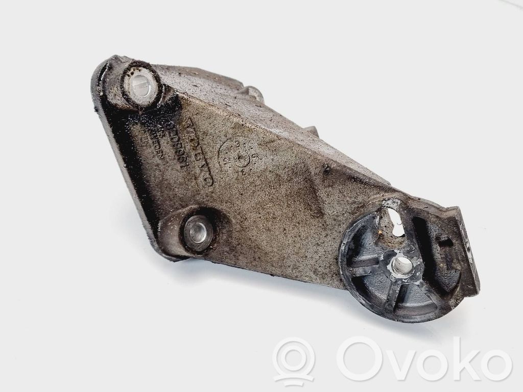 Volvo S80 Engine mounting bracket 