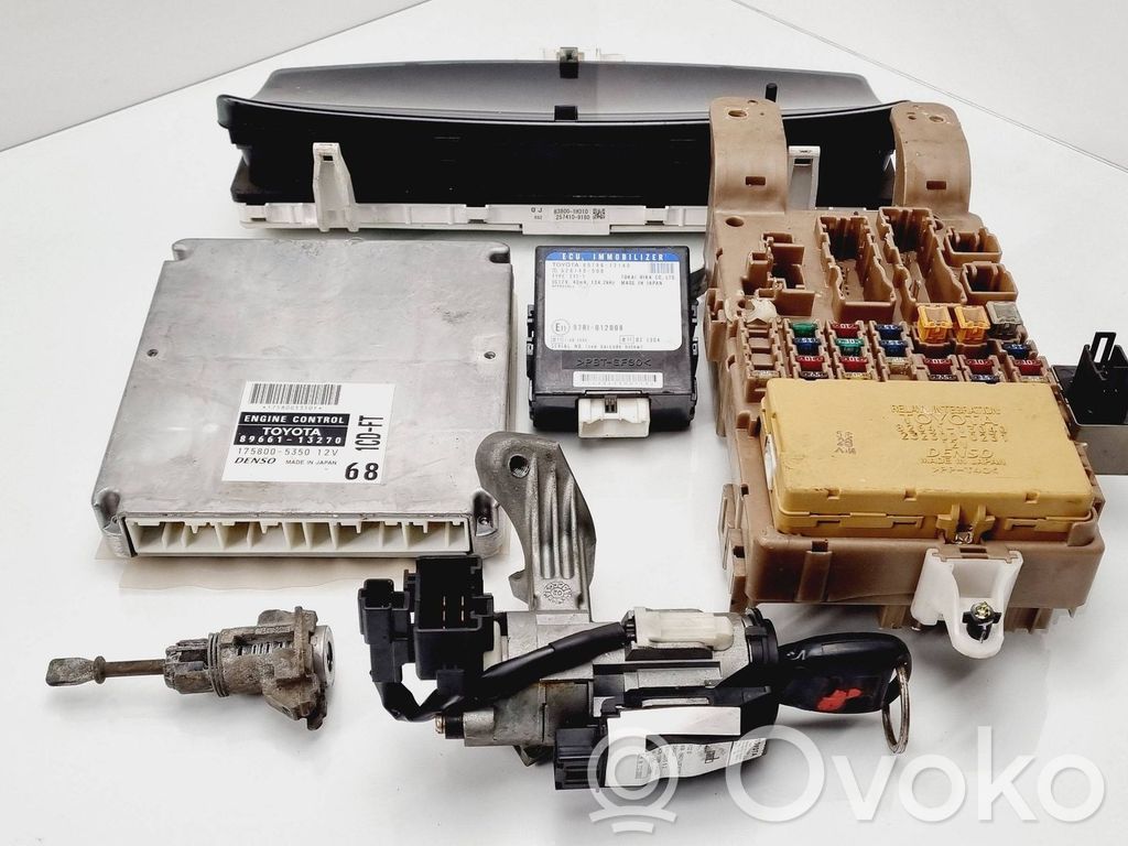 Toyota Corolla E120 E130 Komputer / Sterownik ECU i komplet kluczy 