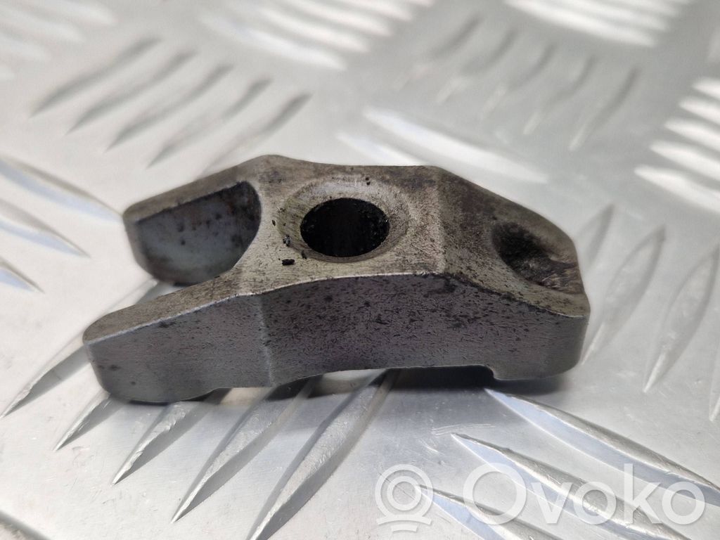 Abrazadera del inyector de combustible