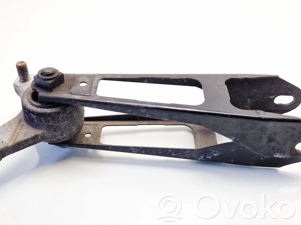 Volvo 850 Engine mount bracket 