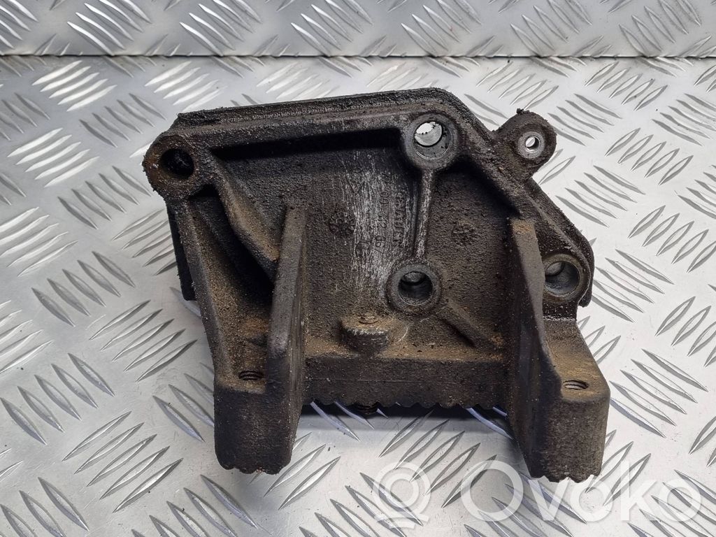 Opel Movano A Engine mounting bracket 