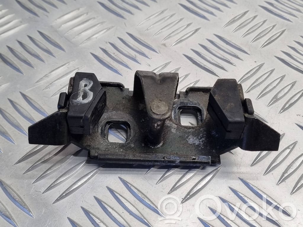 Volvo S70  V70  V70 XC Trunk lock loop 
