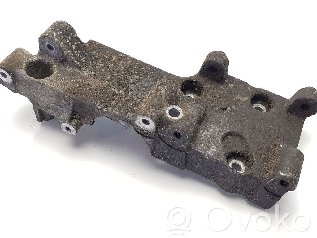 Volvo S40, V40 A/C compressor mount bracket 