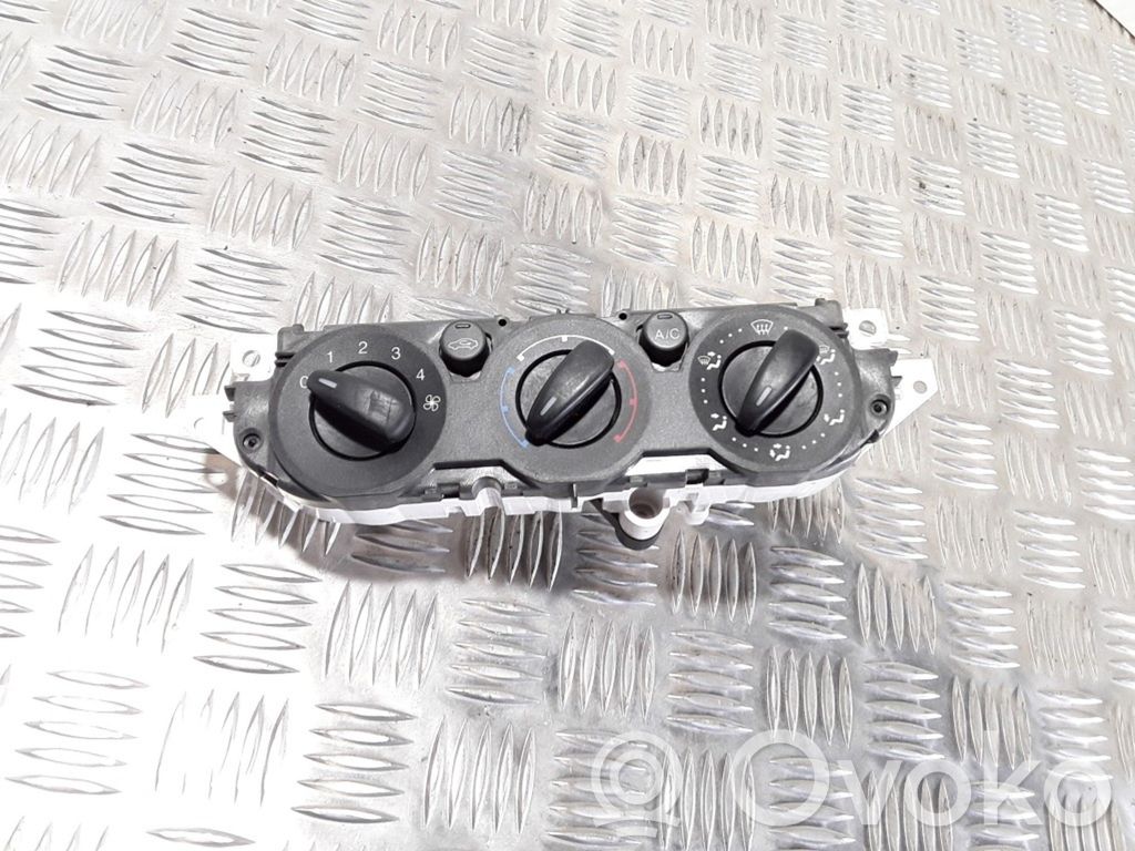 Ford C-MAX I Climate control unit 