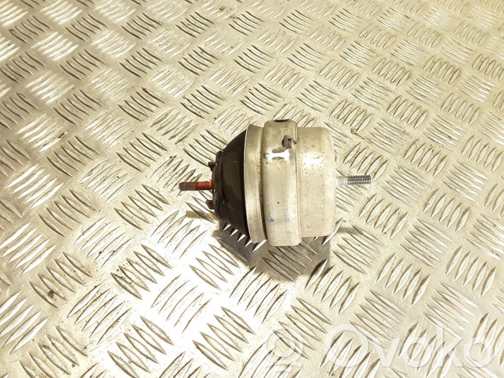 Audi A4 S4 B6 8E 8H Engine mount bracket 