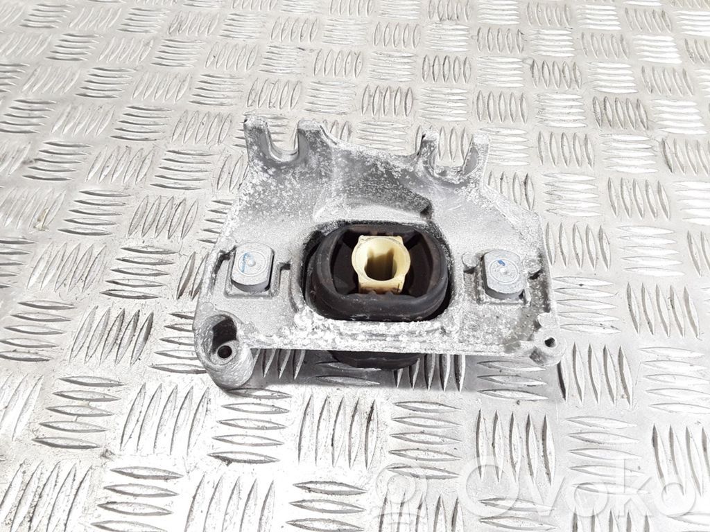 Renault Captur Engine mount bracket 