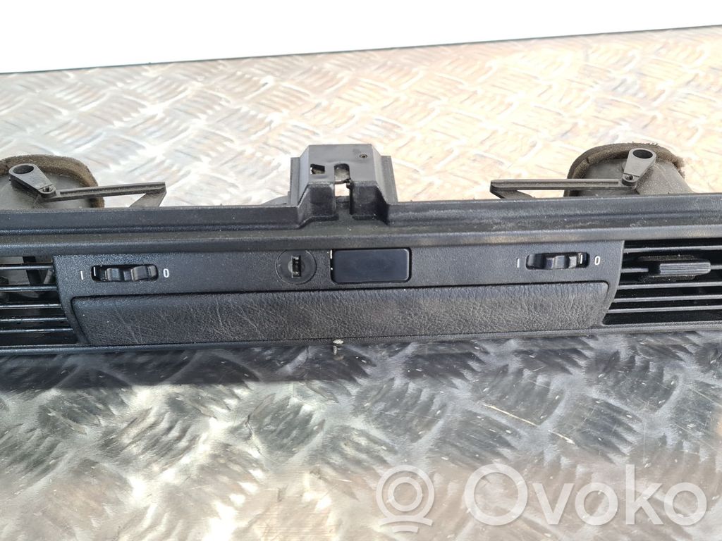BMW 3 E36 Kita panelės detalė 