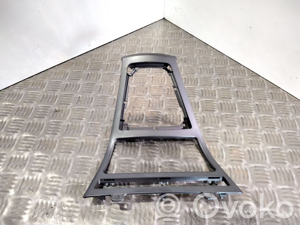 Panelės apdailos skydas (centrinis)   3411690