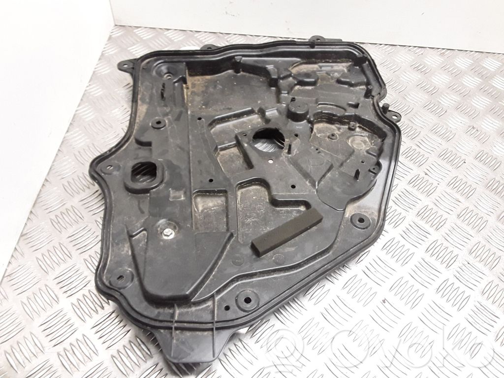 Mazda 5 Mecanismo para subir la puerta trasera sin motor 