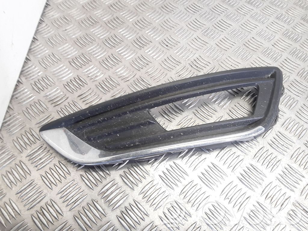 Ford Focus Etusumuvalon ritilä 