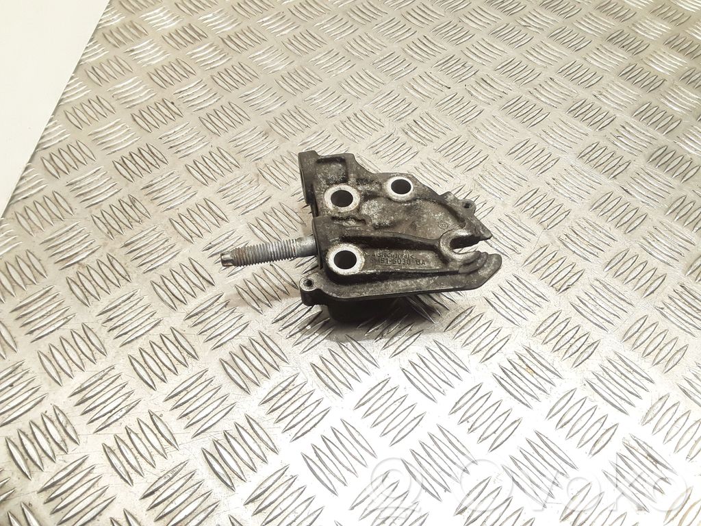 Ford Mondeo MK IV Engine mounting bracket 