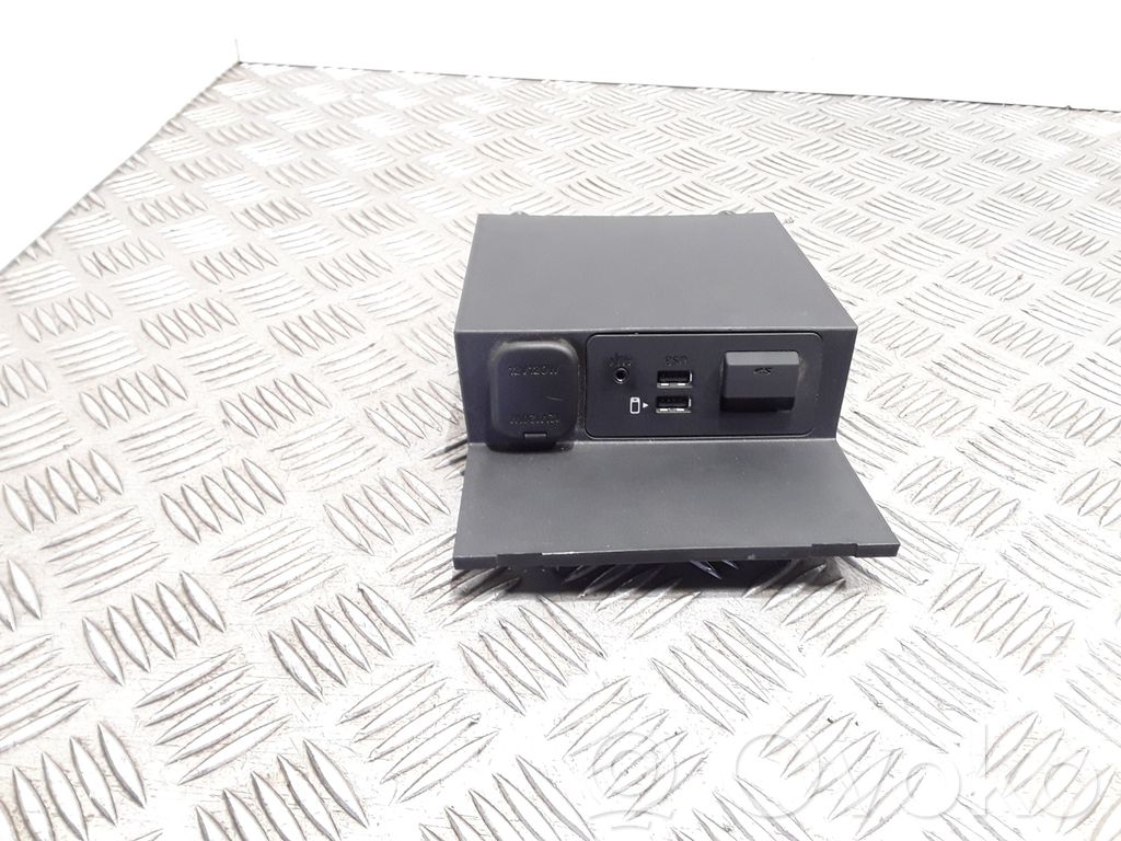 Mazda CX-5 II USB socket connector 