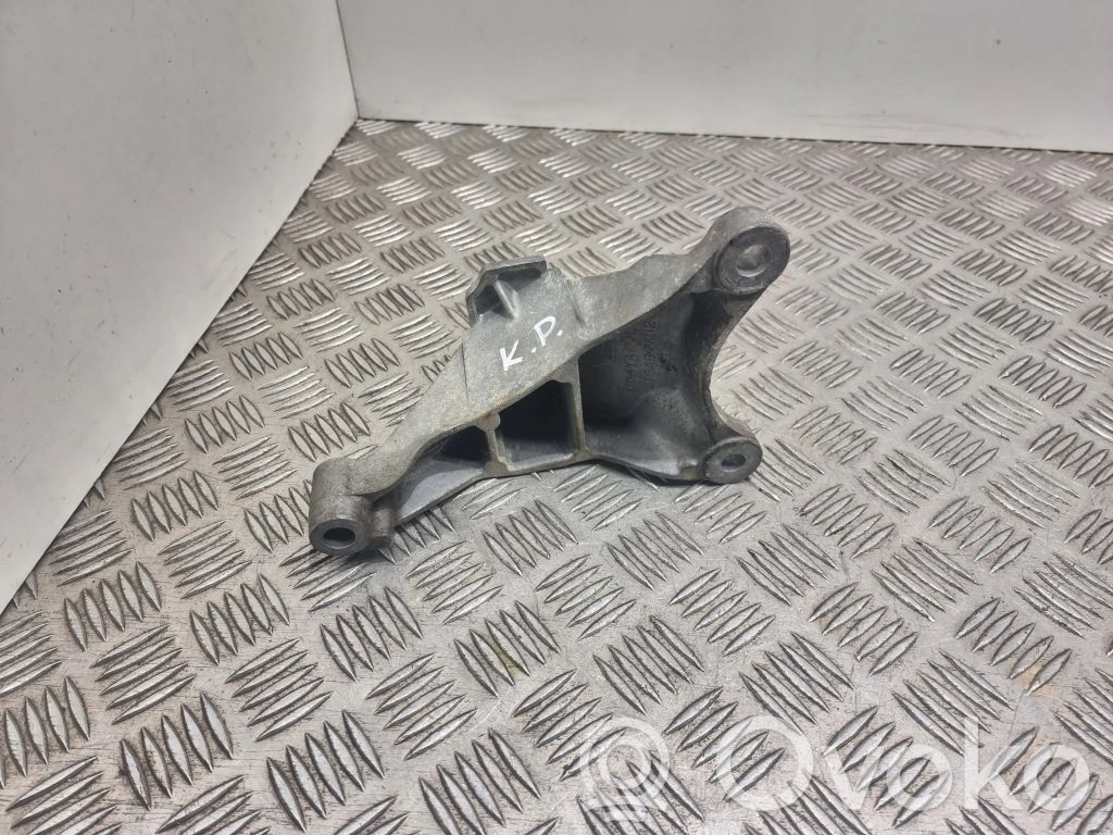 Ford Focus Gearbox mounting bracket 