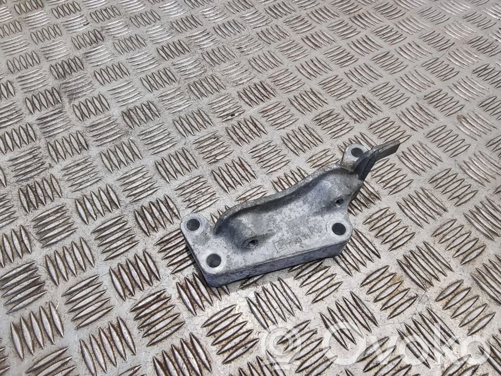 Opel Astra J Engine mounting bracket 