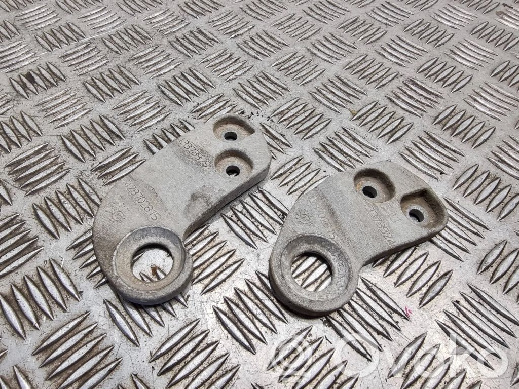 Radiator support slam panel bracket   428702815,13373525