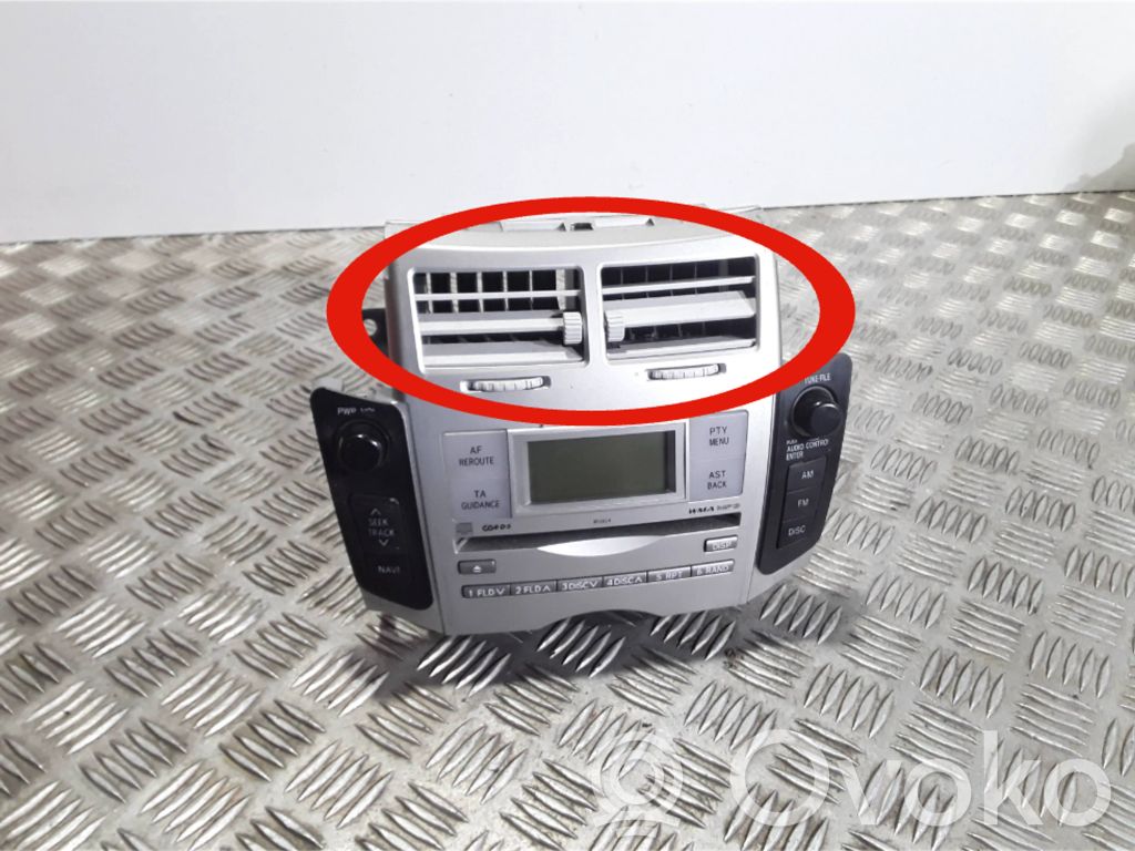 Toyota Yaris Radio/CD/DVD/GPS head unit 