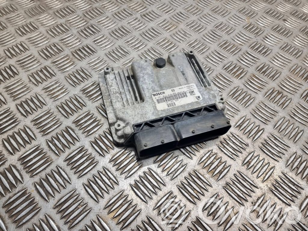 Opel Vectra C Engine control unit/module 
