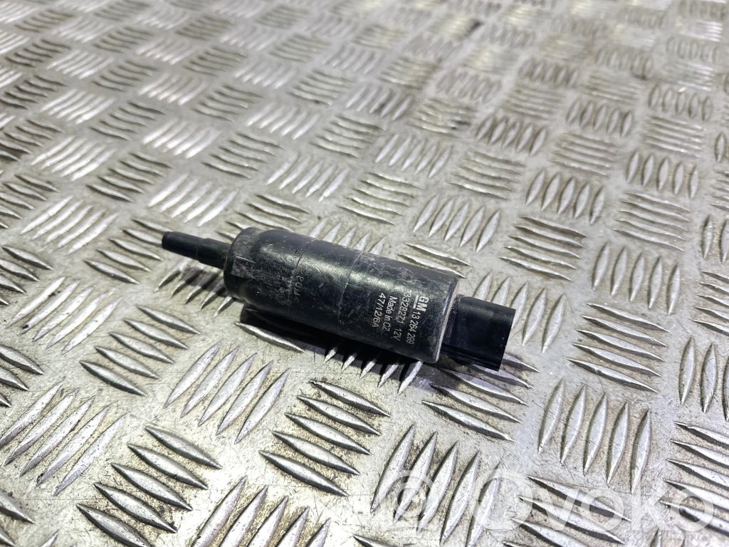 Opel Zafira C Windscreen/windshield washer pump 