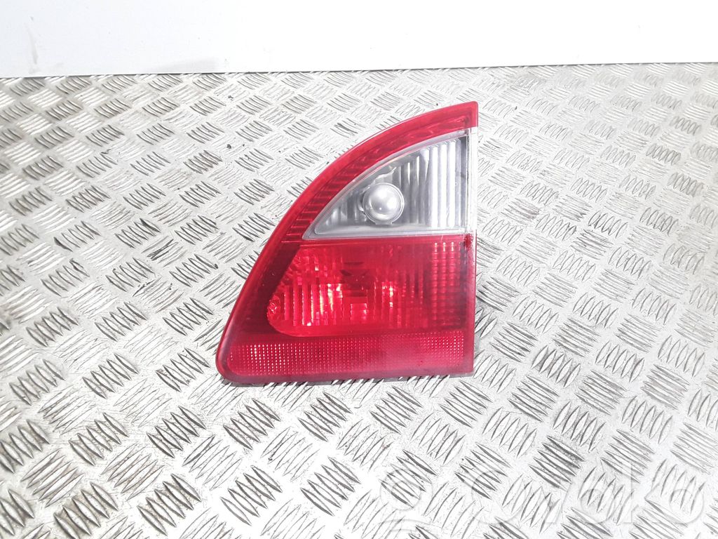 Ford Galaxy Aizmugurējais lukturis pārsegā 