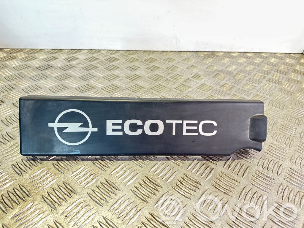 Opel Zafira B Couvercle cache moteur 